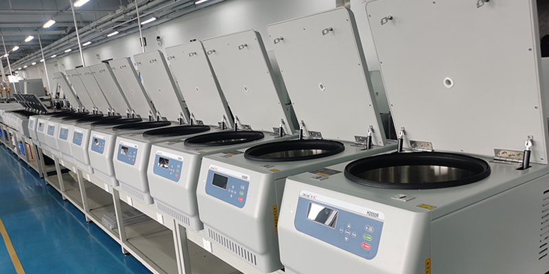 Caractéristiques de la centrifugeuse Benchtop haute vitesse de bureau