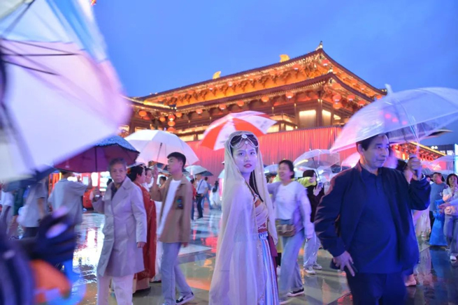 Le personnel de Xiangyi s'est rassemblé dans l'ancienne capitale Xi'An pour découvrir l'histoire millénaire et le voyage culturel.
