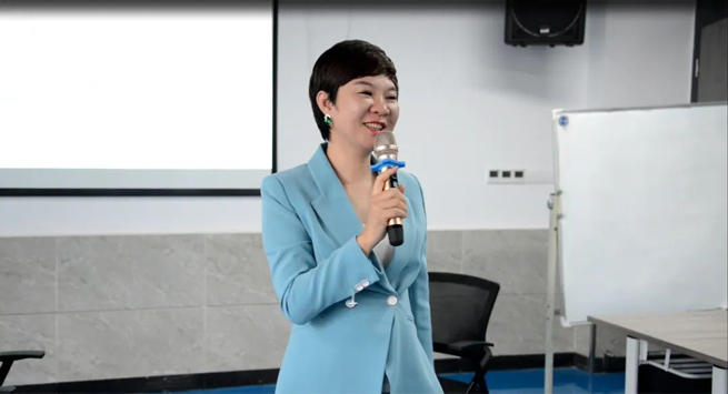 Formation de l'équipe de vente Xiang Yi