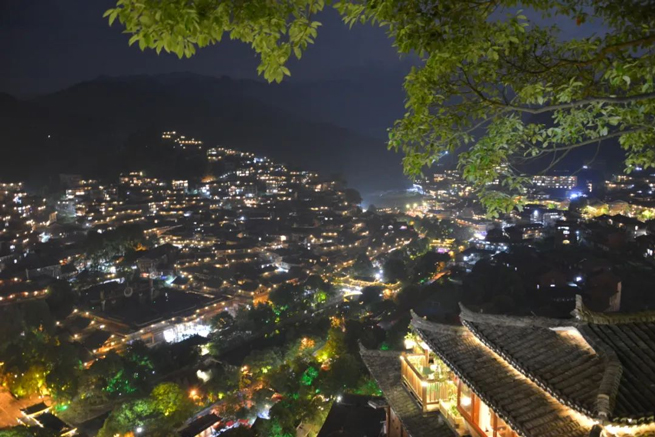 Célébrez le 100e anniversaire de la fondation du Parti communiste chinois, Xiangyi Centrifuge Colorful Guizhou 5 Jours Tour