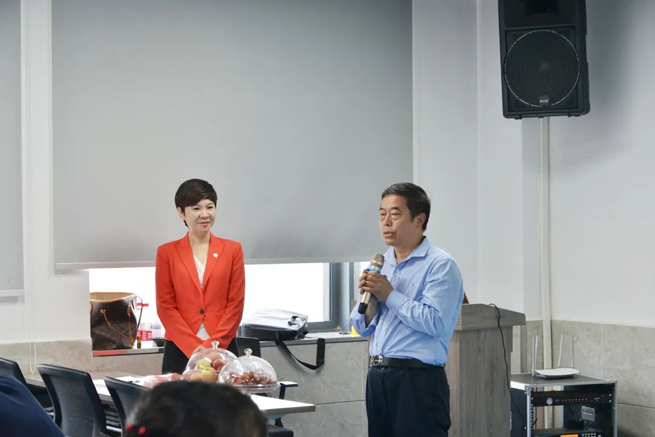 Formation de l'équipe de vente Xiang Yi