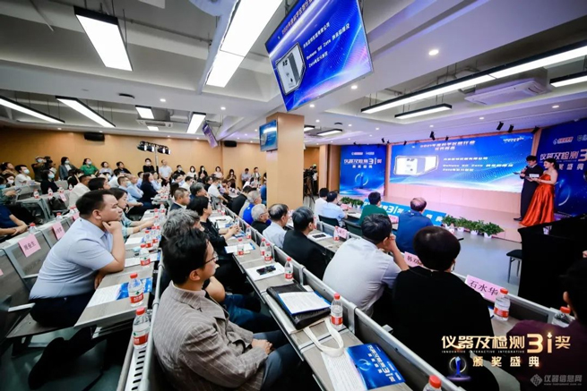 La centrifugeuse de Xiangyi a gagné le foyer annuel d'utilisateurs d'industrie d'instrument scientifique sur les dix meilleurs instruments pendant trois années consécutives